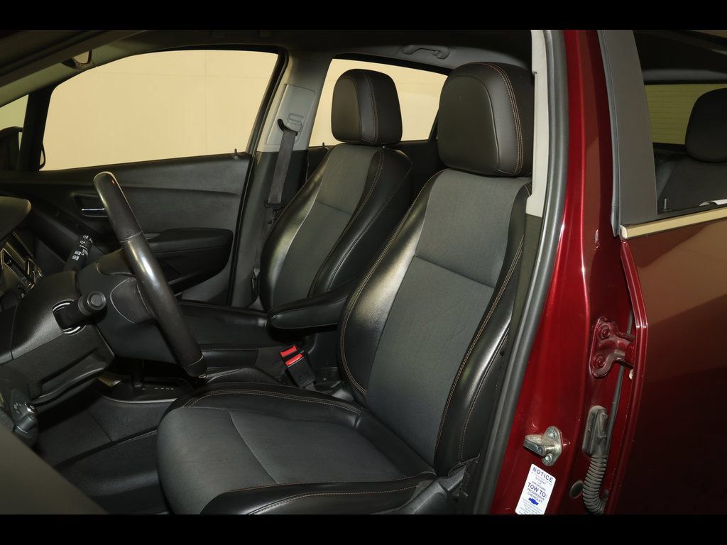 Used 2017 Chevrolet Trax LT w/ LT Convenience Package AWD/4WD image 11