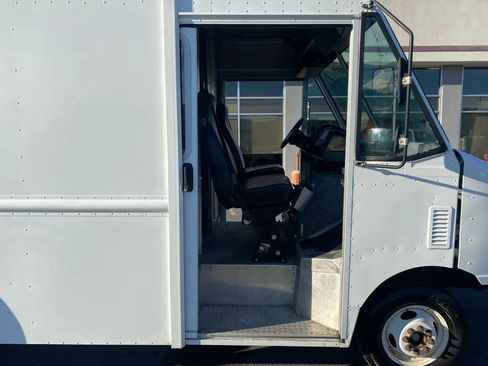 Used 2012 Ford E-350 and Econoline 350 Super Duty w/ Air Conditioning Prep Pkg image 15