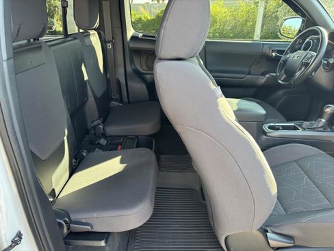 Used 2017 Toyota Tacoma TRD Off-Road image 14