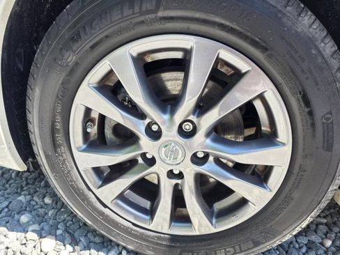 Used 2014 Nissan Altima 2.5 S w/ Sport Value Package FWD image 9
