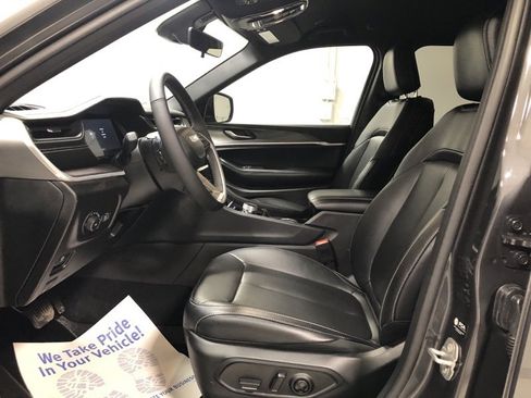 Used 2025 Jeep Grand Cherokee Limited image 18