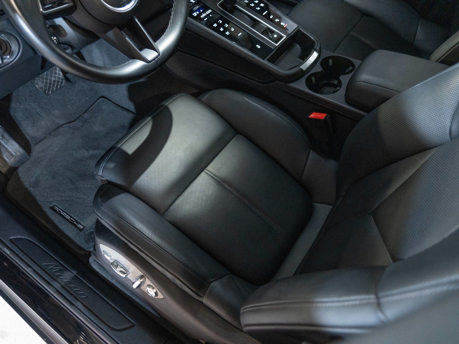 Certified 2023 Porsche Macan AWD/4WD image 14