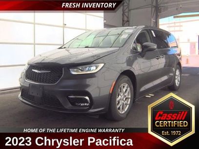 Used 2023 Chrysler Pacifica Touring-L