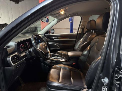 Used 2024 Kia Telluride LX image 17