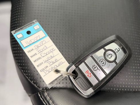 Used 2025 Ford Escape Platinum AWD/4WD image 34