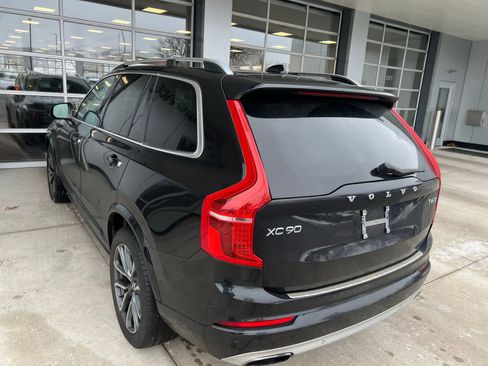 Used 2017 Volvo XC90 T6 Momentum w/ Vision Package image 2
