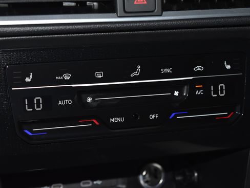 New 2025 Volkswagen Taos SE image 10