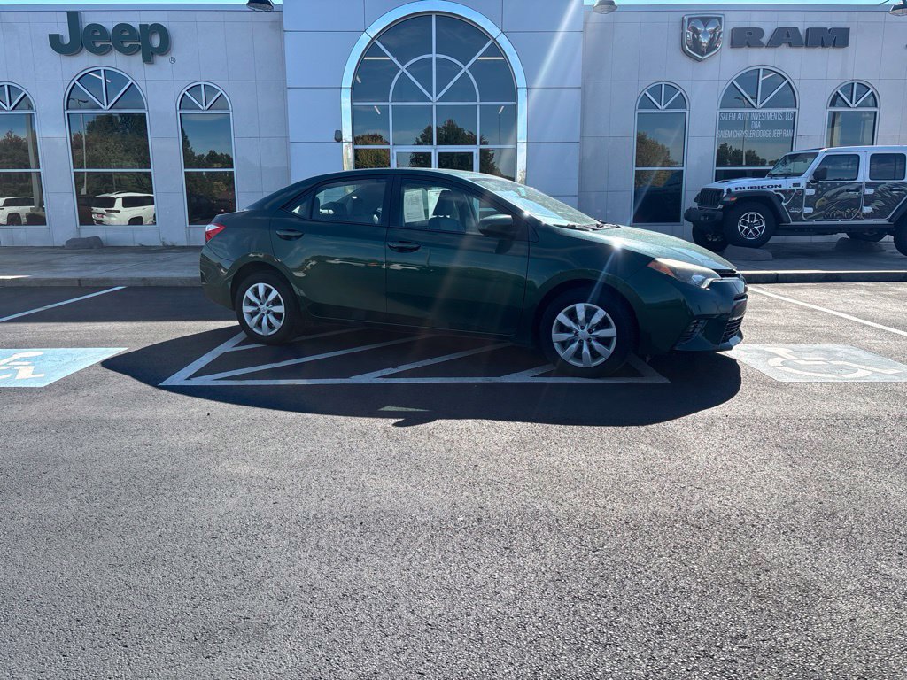 Used 2015 Toyota Corolla LE FWD image 2