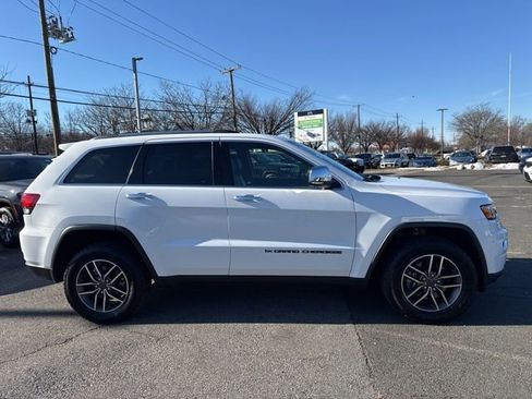 Certified 2022 Jeep Grand Cherokee Limited image 17