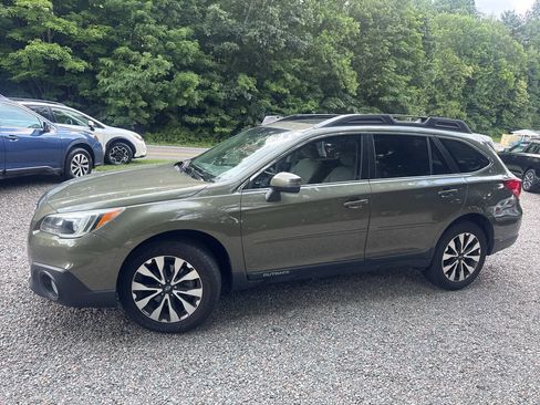 Used 2017 Subaru Outback 2.5i Limited AWD/4WD image 2