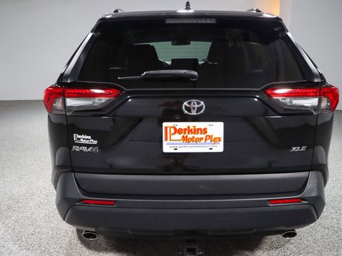 Used 2021 Toyota RAV4 XLE FWD image 8