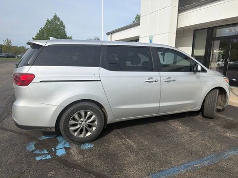 Used 2020 Kia Sedona LX FWD image 5