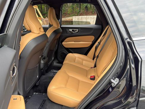 Used 2023 Volvo XC60 B5 Ultimate w/ Climate Package FWD image 42