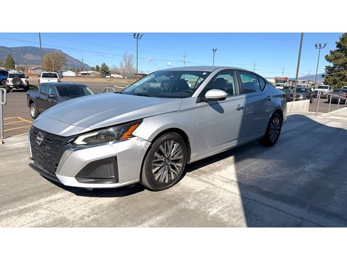 Used 2023 Nissan Altima 2.5 SV image 3