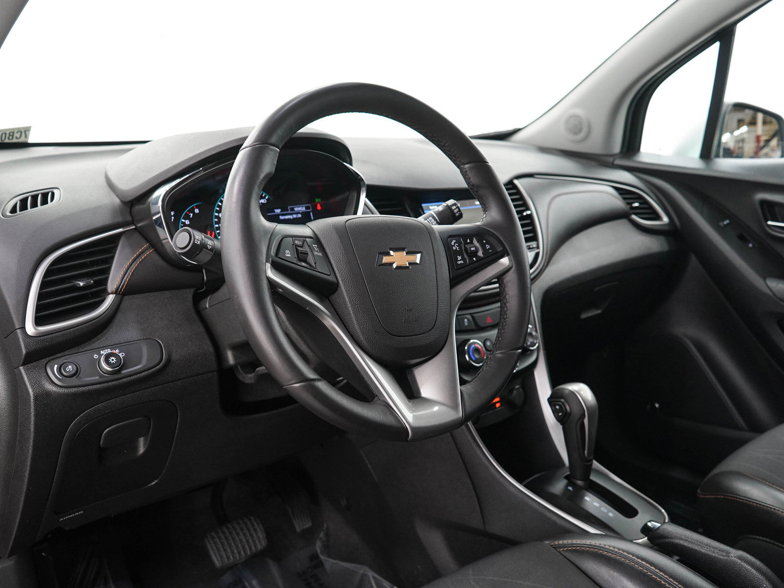 Used 2019 Chevrolet Trax LT w/ Driver Confidence Package AWD/4WD image 23