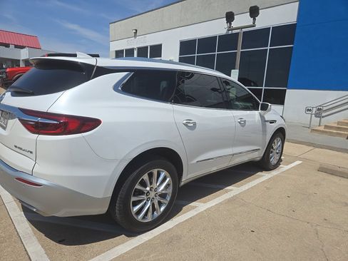 Used 2018 Buick Enclave Premium w/ Experience Buick Package FWD image 5