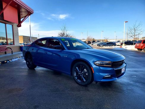 Used 2022 Dodge Charger SXT w/ Blacktop Package image 3