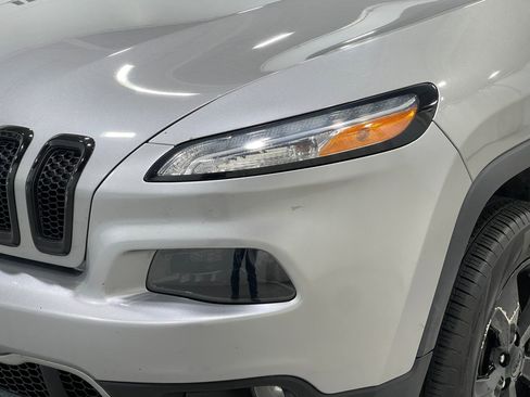Used 2017 Jeep Cherokee Limited AWD/4WD image 32