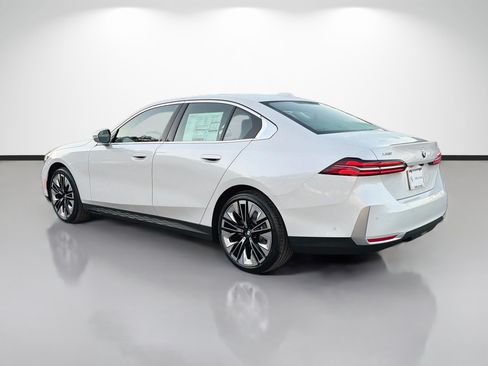 New 2027 BMW 530i xDrive w/ Premium Package AWD/4WD image 5