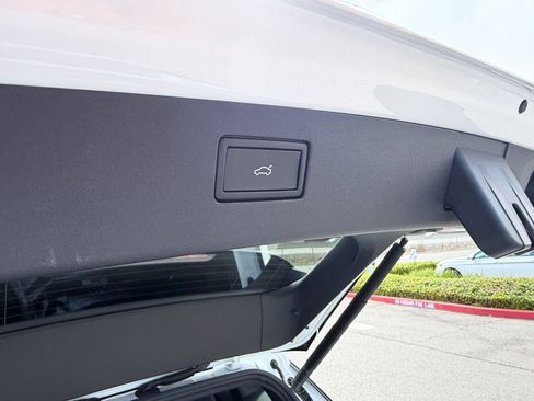 Certified 2026 Volkswagen Tiguan SE R-Line FWD image 27