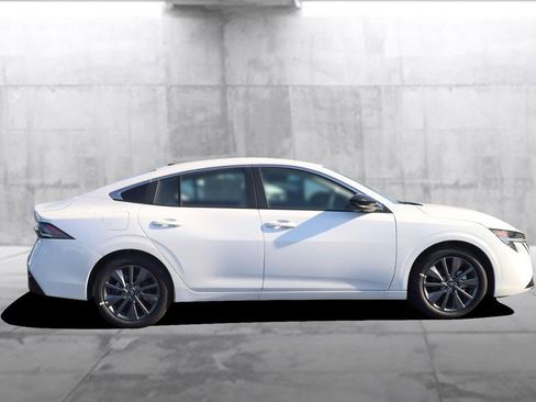 New 2026 Nissan Sentra SL w/ Floor Mat Package FWD image 5