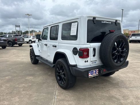 Used 2025 Jeep Wrangler Unlimited Sahara AWD/4WD image 7