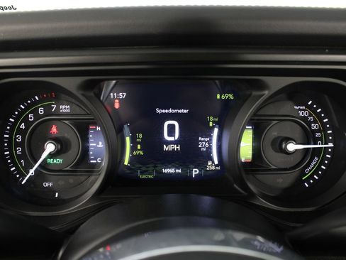 Used 2025 Jeep Wrangler Unlimited Sahara AWD/4WD image 11