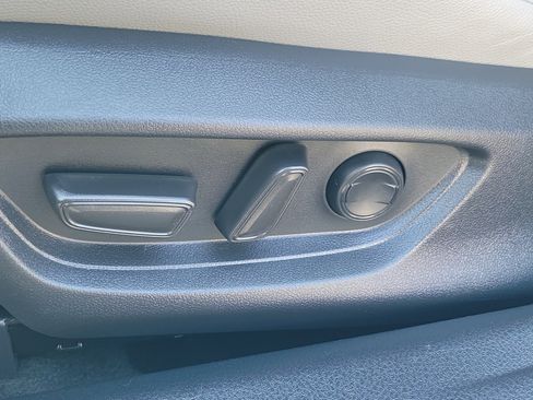 Certified 2025 Toyota Camry Hybrid AWD/4WD image 21
