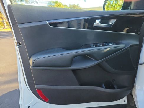 Used 2018 Kia Sorento LX w/ LX V6 Convenience Package image 17