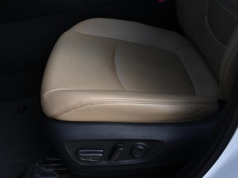 Used 2022 Toyota RAV4 XLE Premium image 27