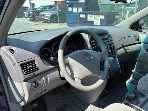 Used 2005 Toyota Sienna CE w/ CE Pkg 1 FWD image 16
