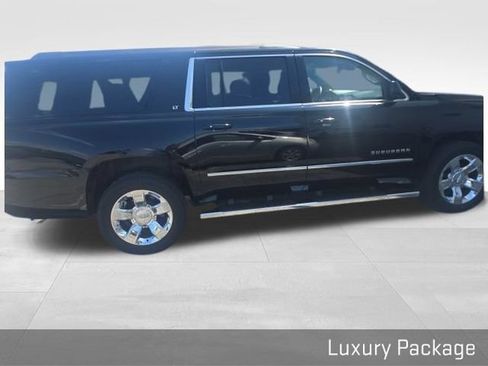 Used 2018 Chevrolet Suburban LT w/ LT Signature Package AWD/4WD image 9