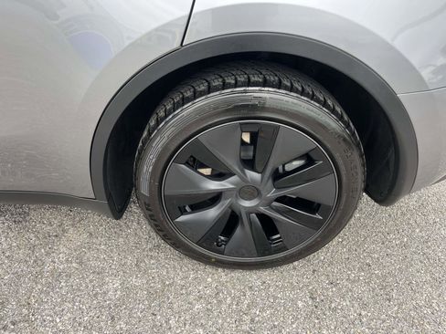Used 2025 Tesla Model Y Long Range AWD/4WD image 6