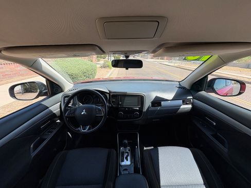 Used 2018 Mitsubishi Outlander SE FWD image 13