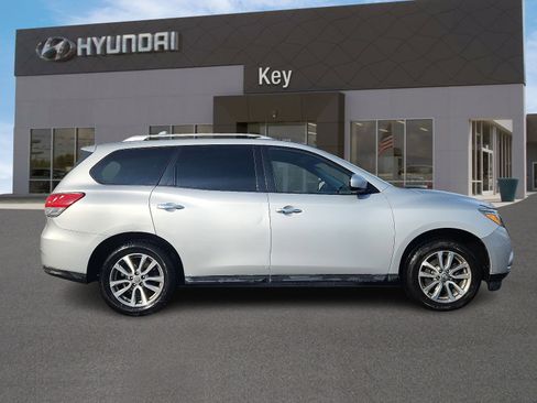 Used 2013 Nissan Pathfinder SV w/ Trailer Tow Pkg image 3