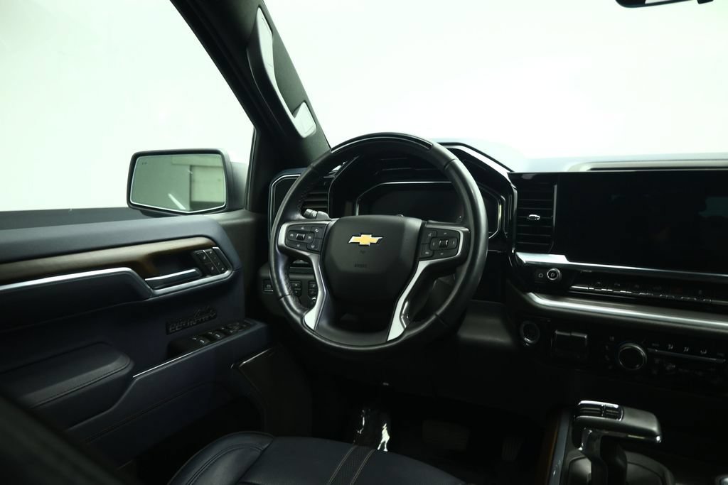 Used 2025 Chevrolet Silverado 1500 High Country w/ Technology Package AWD/4WD image 39