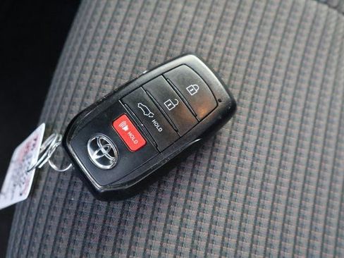 Used 2024 Toyota Highlander LE image 37