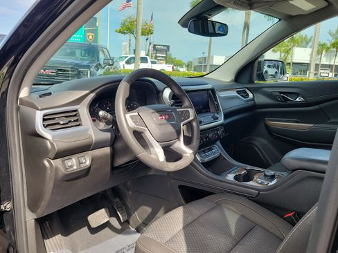 Used 2023 GMC Acadia SLE w/ Driver Convenience Package FWD image 9
