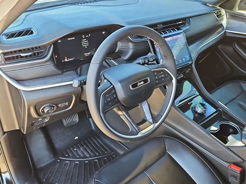 Used 2025 Jeep Grand Cherokee L Limited w/ Black Appearance Package image 10