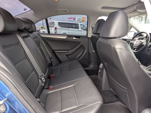 Used 2017 Volkswagen Jetta SE FWD image 32