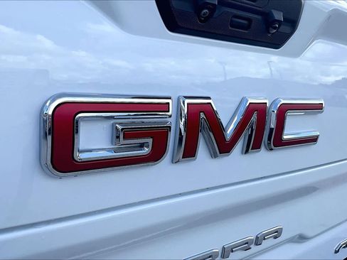 Used 2026 GMC Sierra 1500 AT4 w/ AT4 Premium Package AWD/4WD image 32
