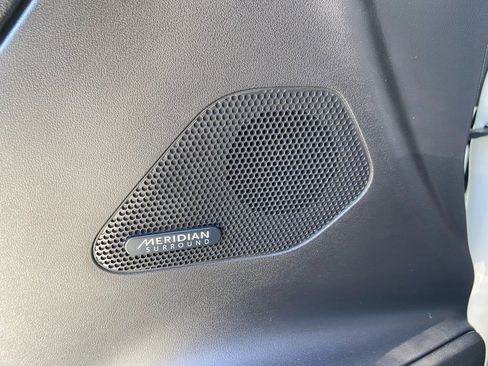 Used 2020 Jaguar F-PACE SVR image 23