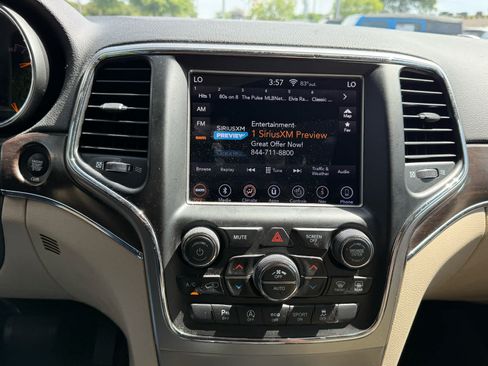 Used 2018 Jeep Grand Cherokee Limited AWD/4WD image 17