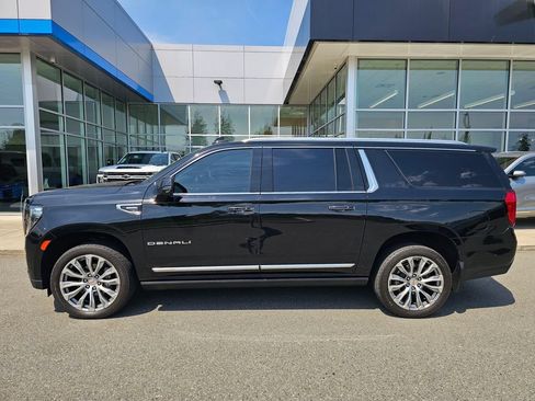 Used 2023 GMC Yukon XL Denali w/ Denali Reserve Package AWD/4WD image 2