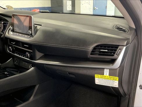 Used 2025 Nissan Rogue SV AWD/4WD image 13