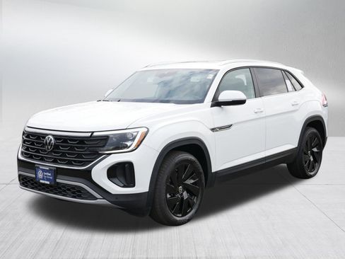 Certified 2025 Volkswagen Atlas Cross Sport SE w/ Panoramic Sunroof Package image 3