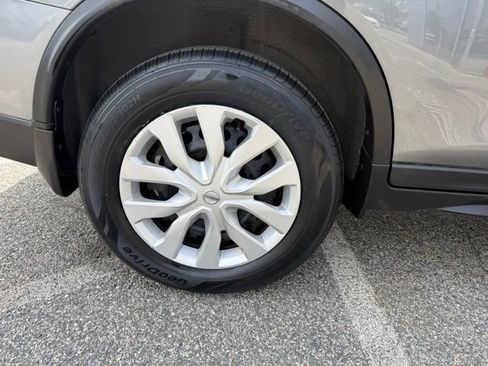 Used 2019 Nissan Rogue S AWD/4WD image 27