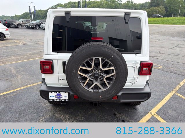 Used 2025 Jeep Wrangler Unlimited Sahara AWD/4WD image 7