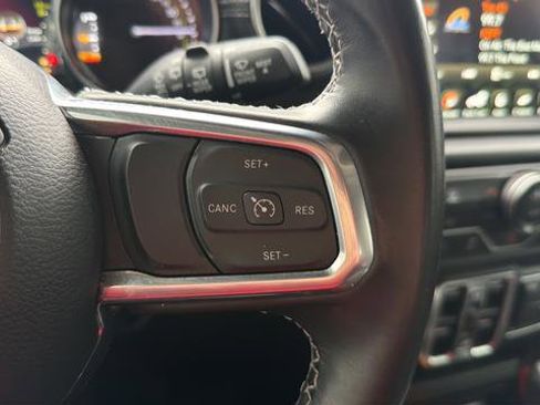 Used 2022 Jeep Wrangler Unlimited Sahara AWD/4WD image 15