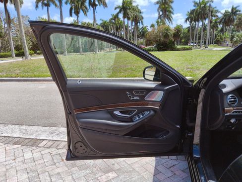 Used 2015 Mercedes-Benz S 550 Sedan image 20
